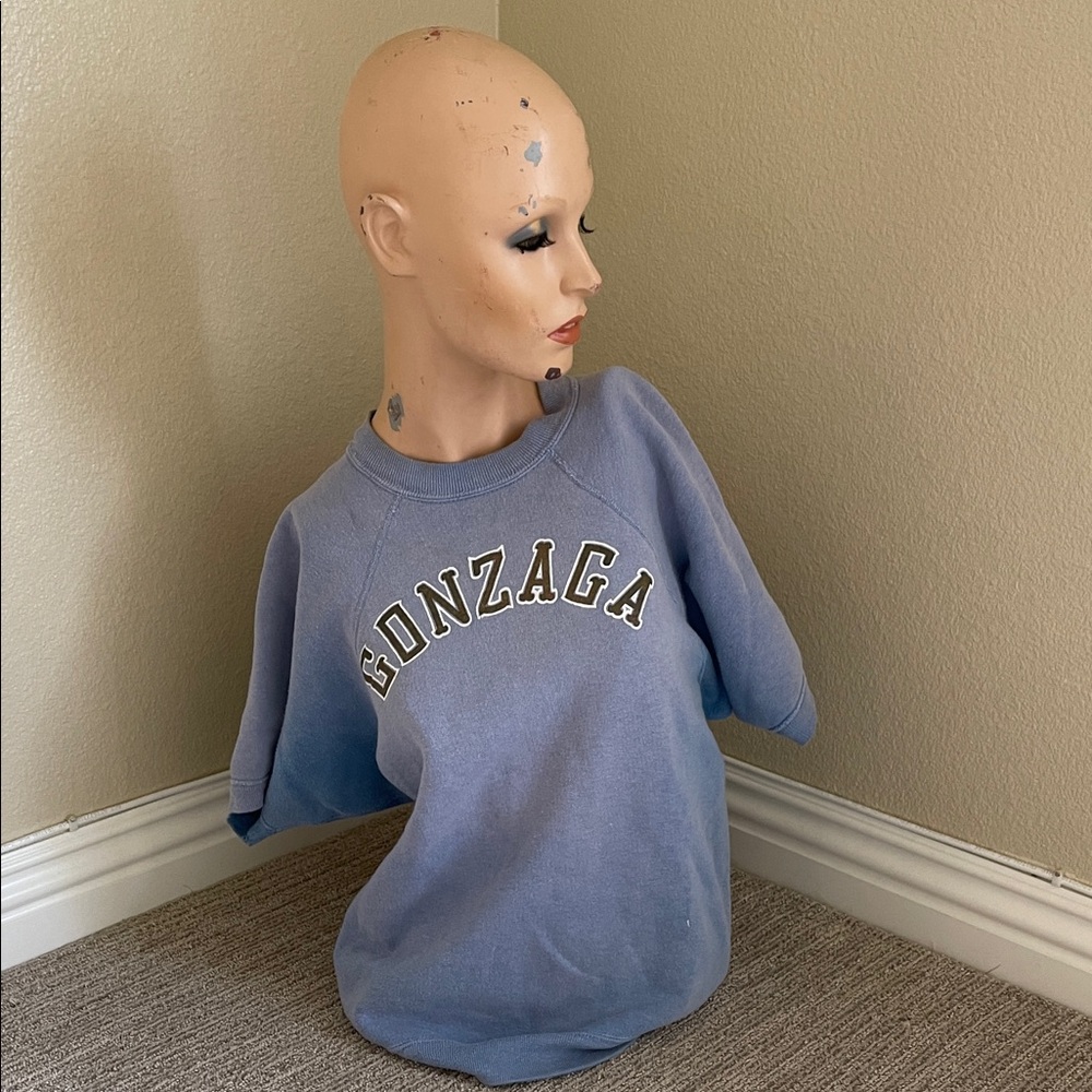 Vintage 1960’s Champion short sleeve GONZAGA LIGHT BLUE SWEATSHIRT〰️